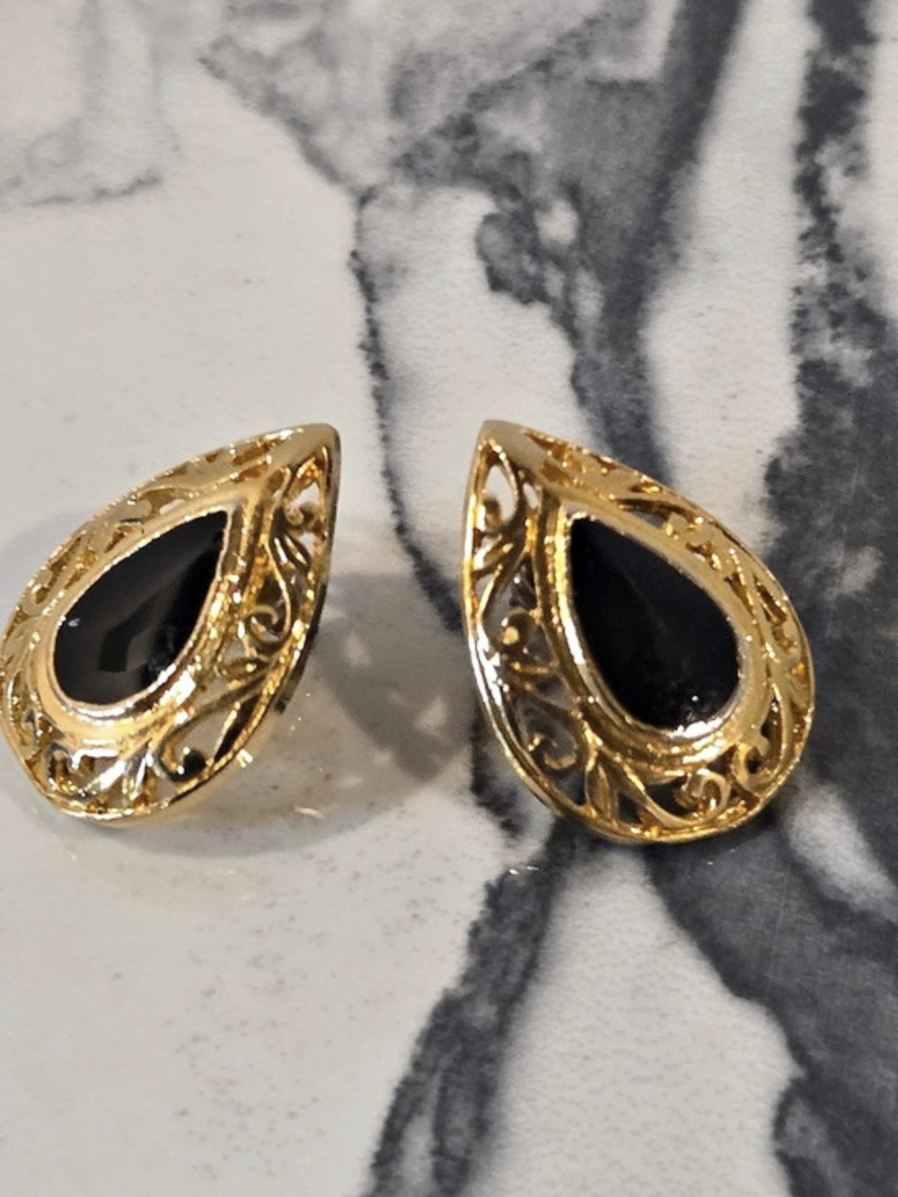 Vintage Gold Filigree Teardrop Black Cabochon Stud Earrings